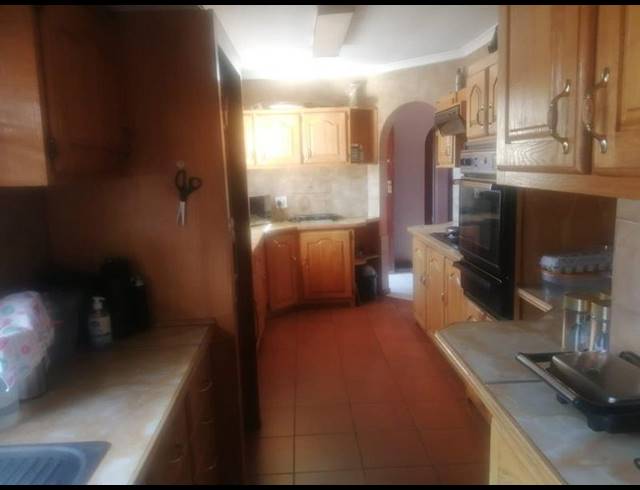 4 BEDROOM HOUSE FOR SALE IN LENASIA SOUTH